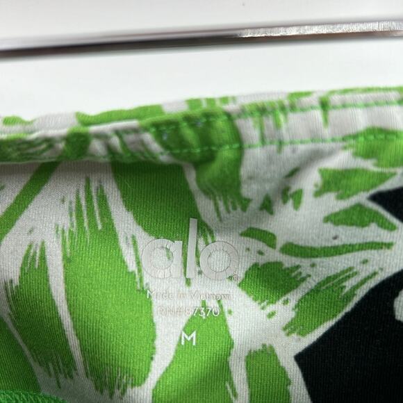 Alo Yoga Women's Cropped Leggings - Palm Springs - Medium - Picture 6 of 8